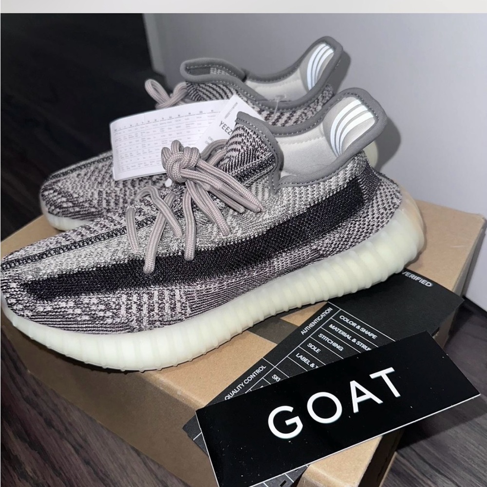 Zyon Yeezy sneakers